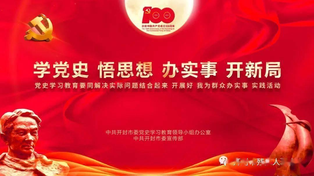 网红白狐狸遭遇“滑铁卢”，独自躲在角落里生闷气